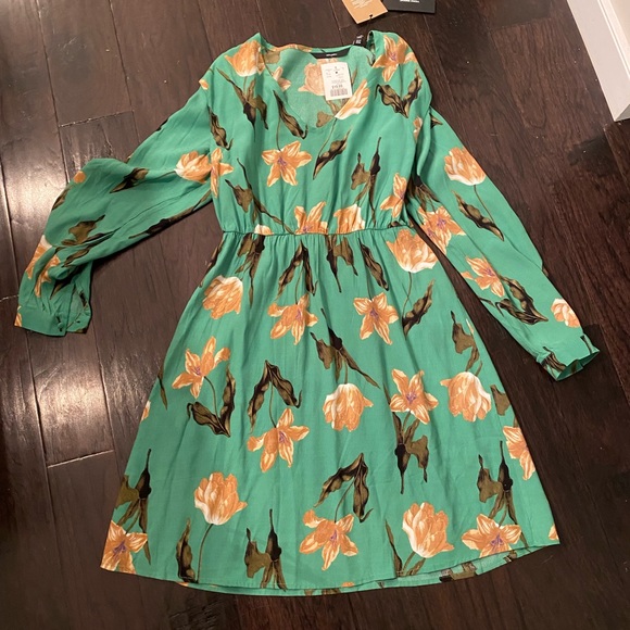 Vero Moda floral long sleeved dress - Picture 2 of 8